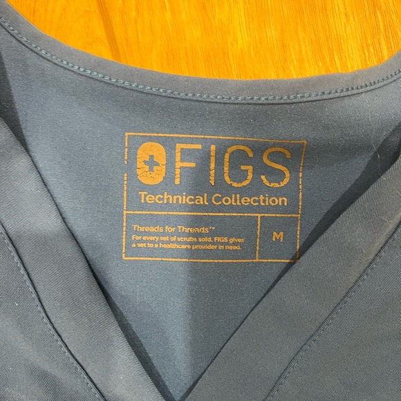 FIGS Catarina Scrub Top - Size M - Picture 2 of 3